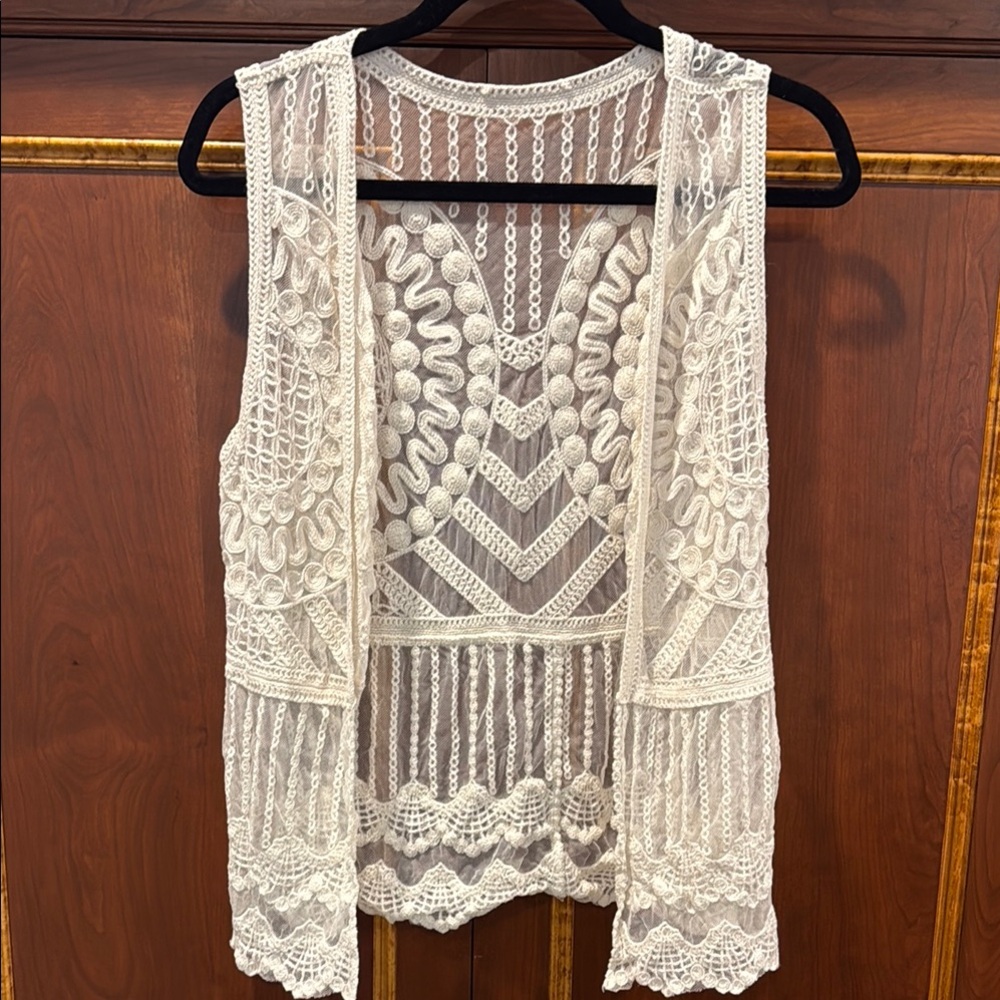 Elegant Cream Lace Sleeveless Top